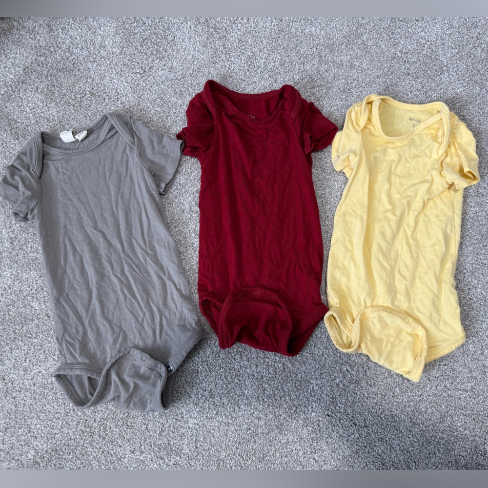 Kyte BABY Short Sleeve 6-12 Month Bodysuit Bundle